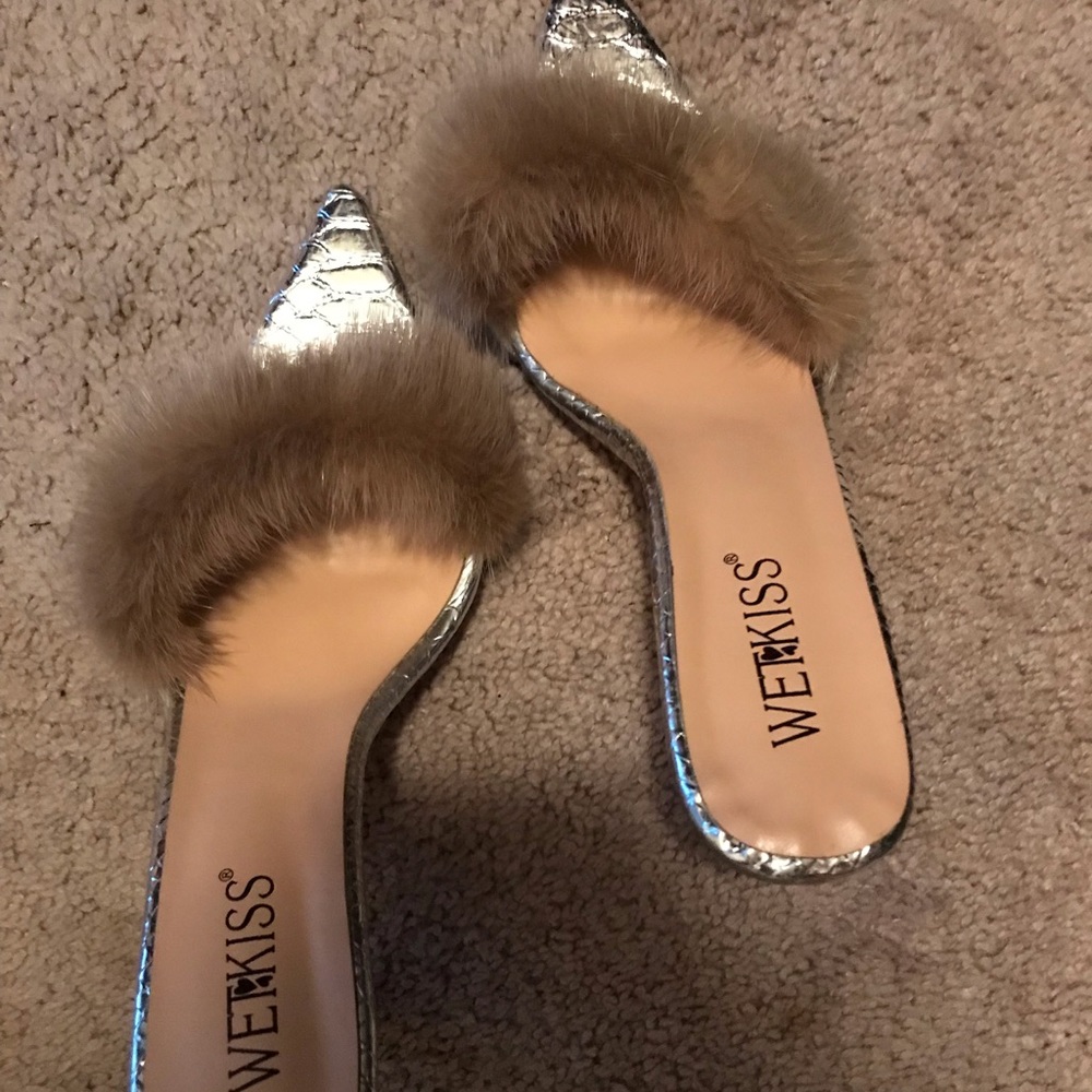 Kitten heel fur sandals